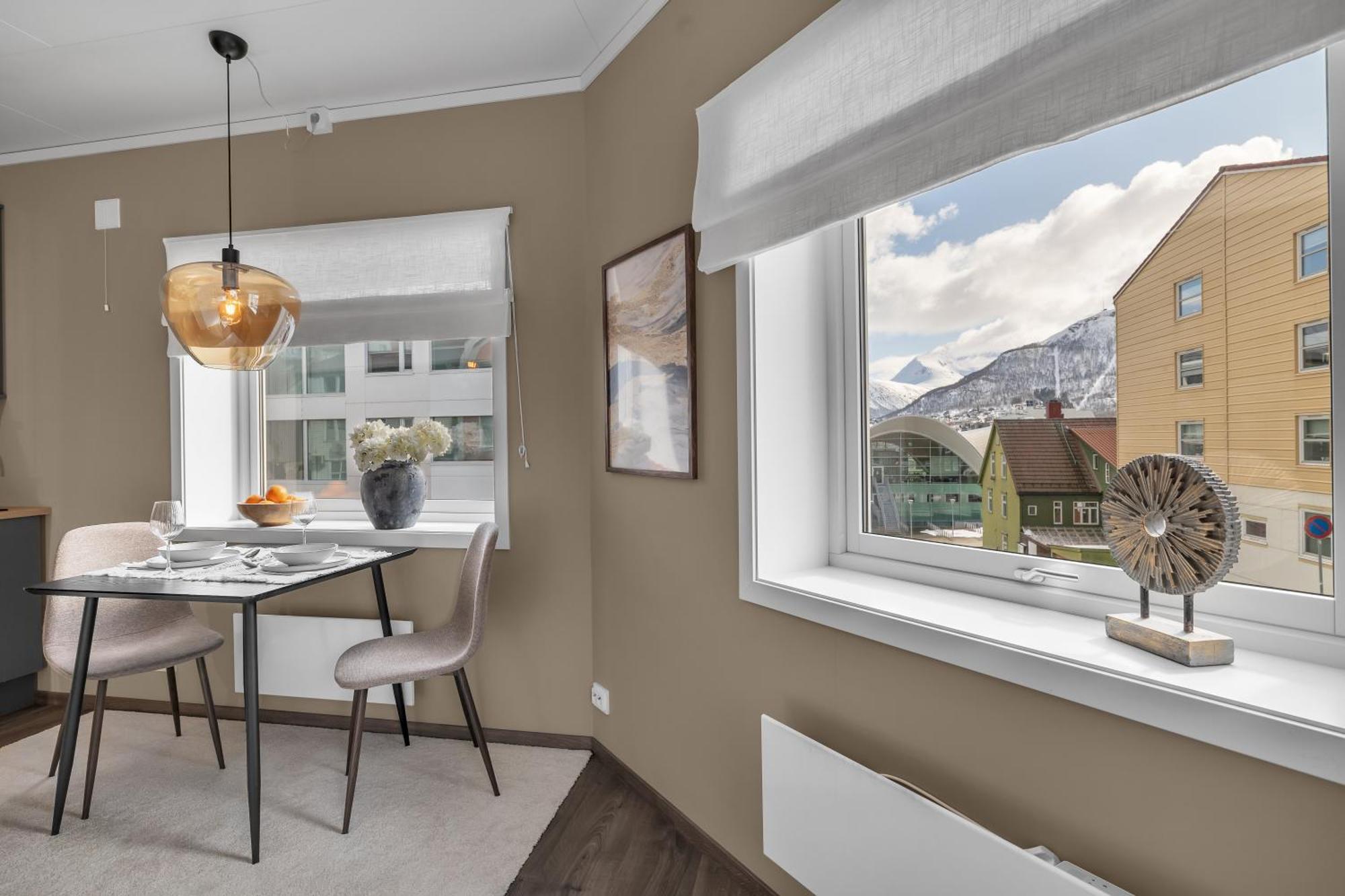 Center Furu With Mountain View! Apartment Tromso